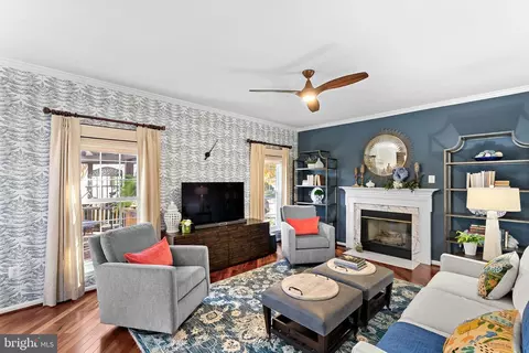 Living - 20340 Advantage Ct, Ashburn, VA 20147 photo 2 of 3
