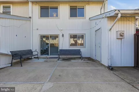 Exterior - 26 Carousel Ct, Sterling, VA 20164 photo 4 of 6