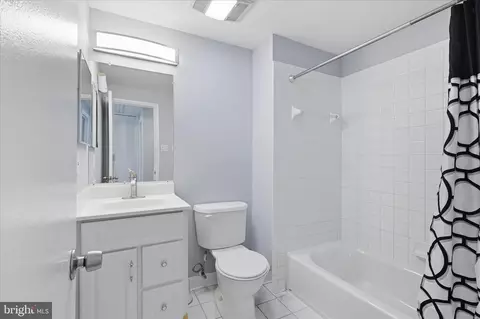 Bath - 26 Carousel Ct, Sterling, VA 20164 photo 3 of 3