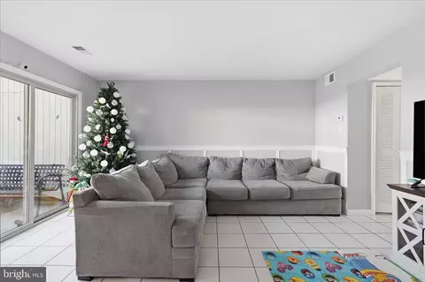 Living - 26 Carousel Ct, Sterling, VA 20164 photo 1 of 1