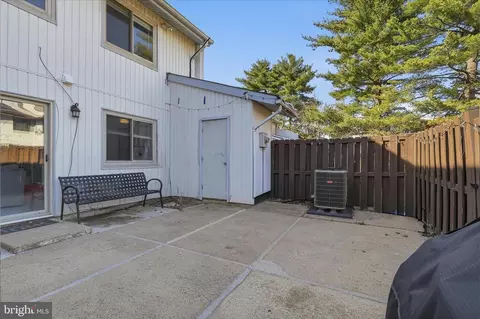 Exterior - 26 Carousel Ct, Sterling, VA 20164 photo 3 of 6