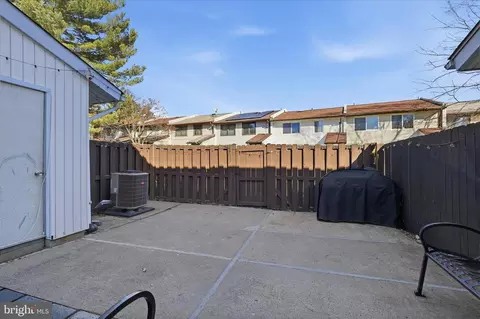 Exterior - 26 Carousel Ct, Sterling, VA 20164 photo 2 of 6