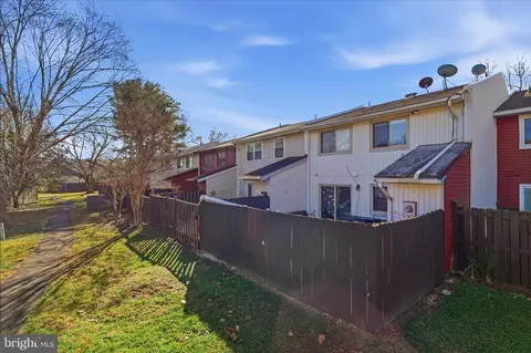 Exterior - 26 Carousel Ct, Sterling, VA 20164 photo 5 of 6