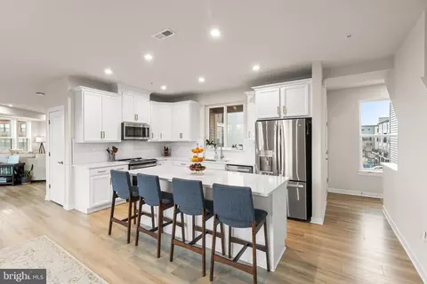 43769 Transit Sq, Ashburn, VA 20147