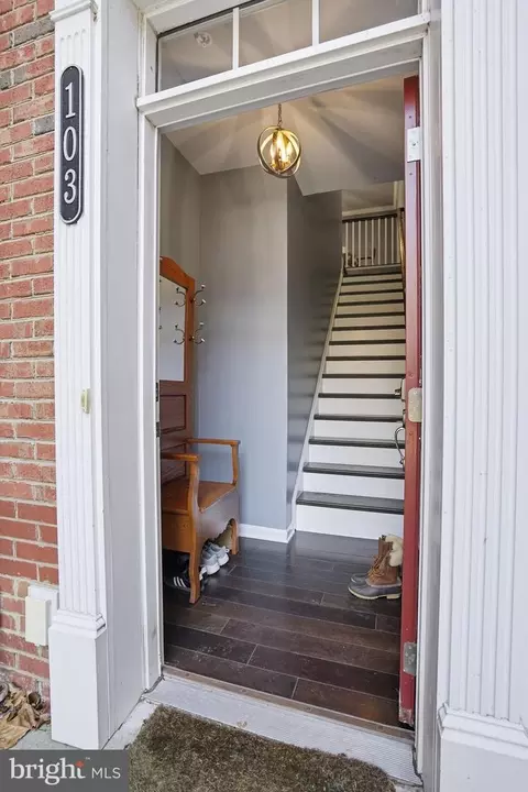 43031 Foxtrail Woods Ter #103, Ashburn, VA 20148