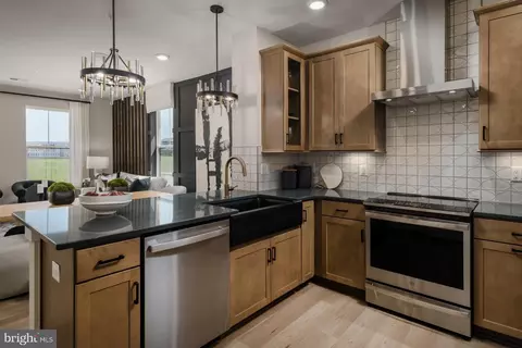 Kitchen - 44578 Strabane Ter, Ashburn, VA 20147 photo 2 of 2