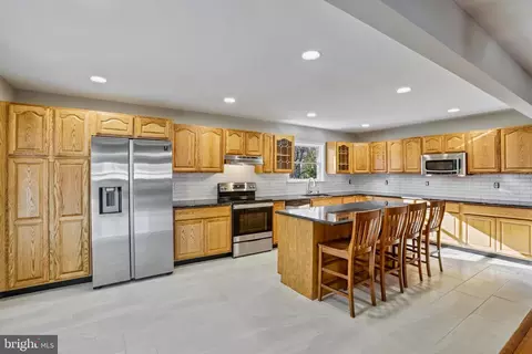 Kitchen - 600 E Poplar Rd, Sterling, VA 20164 photo 2 of 3
