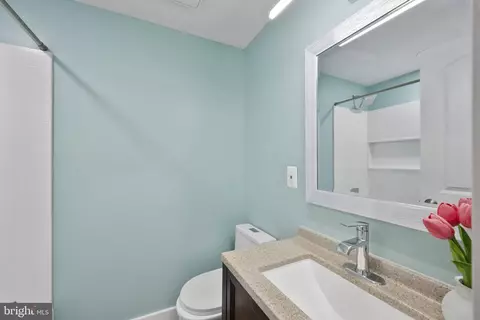 Bath - 220 E Colonial Hwy, Hamilton, VA 20158 photo 5 of 6