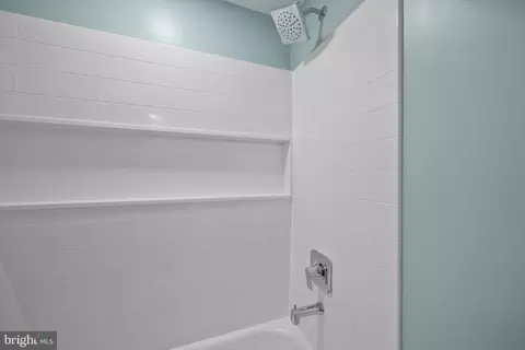 Bath - 220 E Colonial Hwy, Hamilton, VA 20158 photo 6 of 6