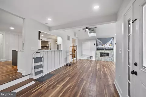 Entry Way - 220 E Colonial Hwy, Hamilton, VA 20158 photo 2 of 4