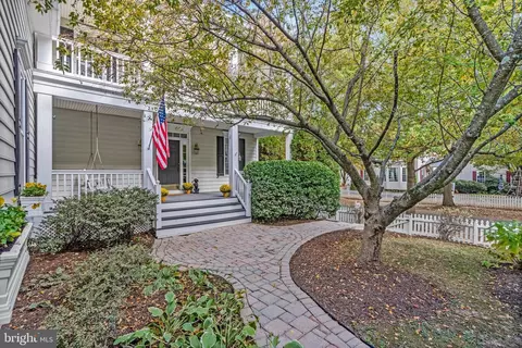 Exterior - 20319 Bowfonds St, Ashburn, VA 20147 photo 5 of 15