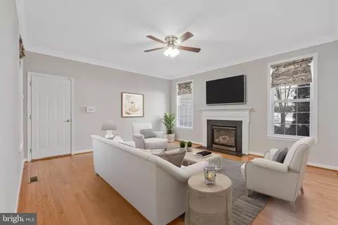 Living - 20319 Bowfonds St, Ashburn, VA 20147 photo 5 of 9