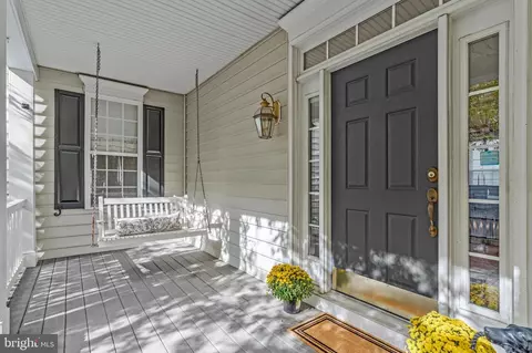 Exterior - 20319 Bowfonds St, Ashburn, VA 20147 photo 7 of 15