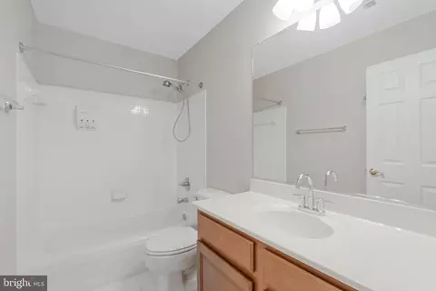 Bath - 20319 Bowfonds St, Ashburn, VA 20147 photo 2 of 3