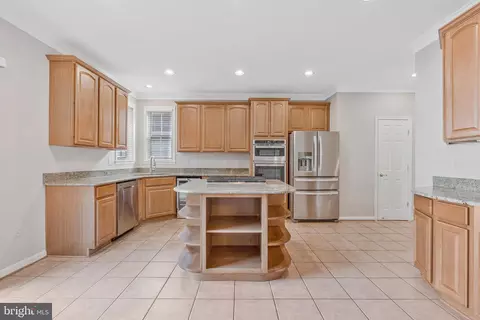 Kitchen - 20319 Bowfonds St, Ashburn, VA 20147 photo 2 of 4