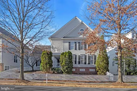20319 Bowfonds St, Ashburn, VA 20147