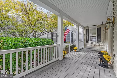 Exterior - 20319 Bowfonds St, Ashburn, VA 20147 photo 9 of 15