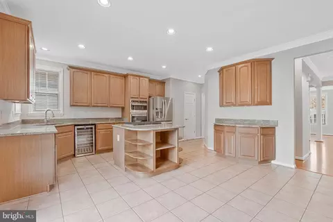 Kitchen - 20319 Bowfonds St, Ashburn, VA 20147 photo 4 of 4
