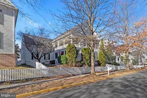 Exterior - 20319 Bowfonds St, Ashburn, VA 20147 photo 4 of 15