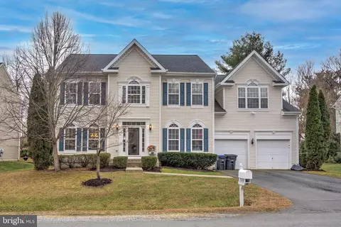 17239 Greenwood Dr, Round Hill, VA 20141