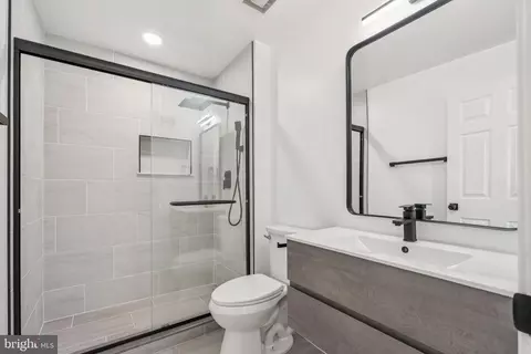 Bath - 43501 Postrail Sq, Ashburn, VA 20147 photo 4 of 4