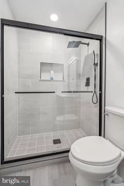 Bath - 43501 Postrail Sq, Ashburn, VA 20147 photo 2 of 4