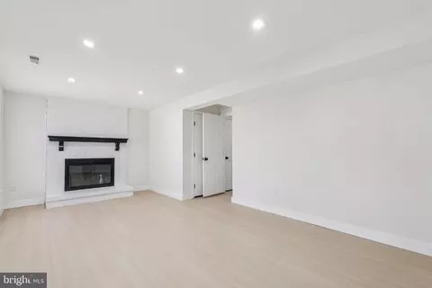 Living - 43501 Postrail Sq, Ashburn, VA 20147 photo 4 of 6