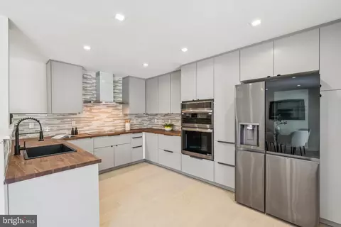 Kitchen - 43501 Postrail Sq, Ashburn, VA 20147 photo 1 of 4