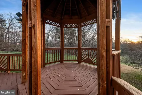 Exterior - 43619 Preddy Ct, Ashburn, VA 20147 photo 3 of 10