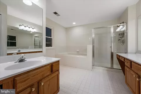 Bath - 43619 Preddy Ct, Ashburn, VA 20147 photo 2 of 4
