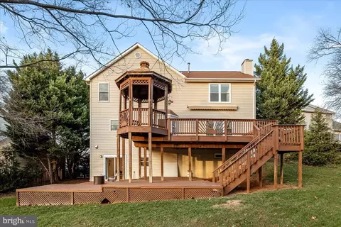 Exterior - 43619 Preddy Ct, Ashburn, VA 20147 photo 7 of 10