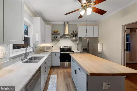 Kitchen - 43619 Preddy Ct, Ashburn, VA 20147 photo 1 of 4