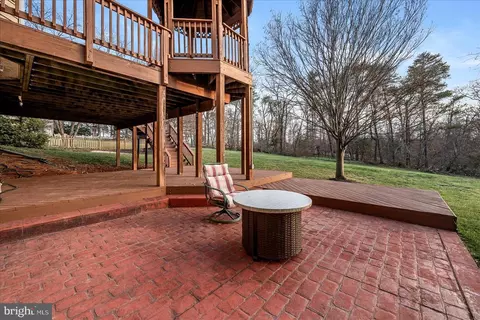 Exterior - 43619 Preddy Ct, Ashburn, VA 20147 photo 6 of 10