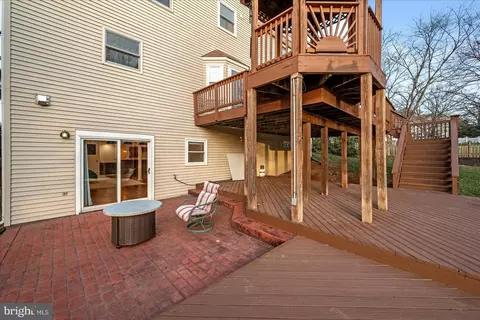 Exterior - 43619 Preddy Ct, Ashburn, VA 20147 photo 5 of 10
