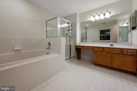 Bath - 43619 Preddy Ct, Ashburn, VA 20147 photo 3 of 4