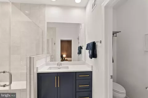 Bath - 20254 Northpark Dr, Ashburn, VA 20147 photo 4 of 6