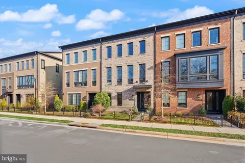 Exterior - 20254 Northpark Dr, Ashburn, VA 20147 photo 10 of 21