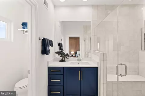 Bath - 20254 Northpark Dr, Ashburn, VA 20147 photo 2 of 6