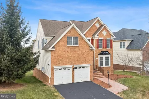 Exterior - 20385 Medalist Dr, Ashburn, VA 20147 photo 7 of 9