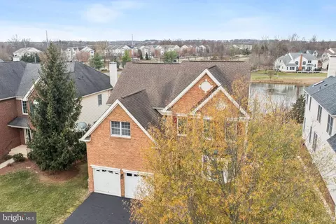 View/Area - 20385 Medalist Dr, Ashburn, VA 20147 photo 3 of 9