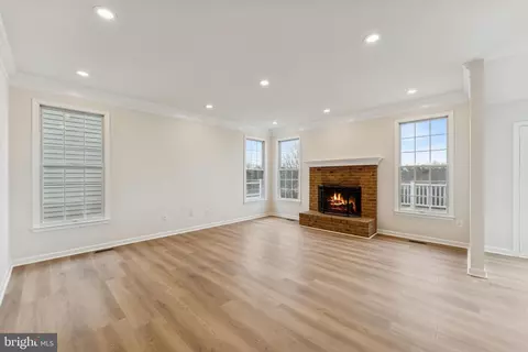Living - 20385 Medalist Dr, Ashburn, VA 20147 photo 3 of 6
