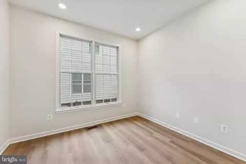 Entry Way - 20385 Medalist Dr, Ashburn, VA 20147 photo 2 of 4