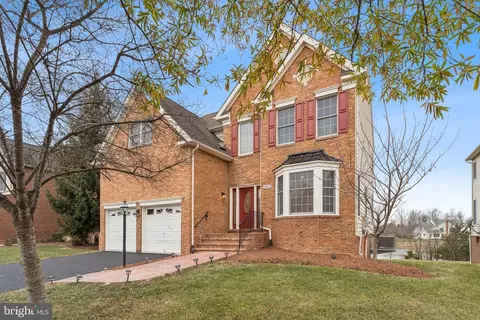 Exterior - 20385 Medalist Dr, Ashburn, VA 20147 photo 3 of 9