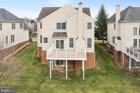 Exterior - 20385 Medalist Dr, Ashburn, VA 20147 photo 9 of 9