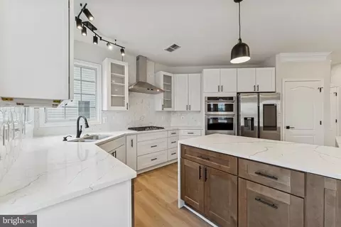 Kitchen - 20385 Medalist Dr, Ashburn, VA 20147 photo 3 of 3