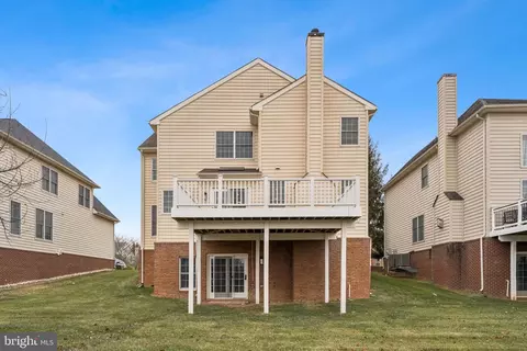 Exterior - 20385 Medalist Dr, Ashburn, VA 20147 photo 6 of 9