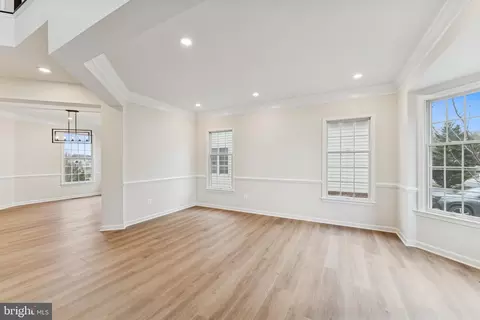 Living - 20385 Medalist Dr, Ashburn, VA 20147 photo 1 of 6