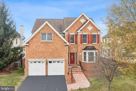 Exterior - 20385 Medalist Dr, Ashburn, VA 20147 photo 8 of 9