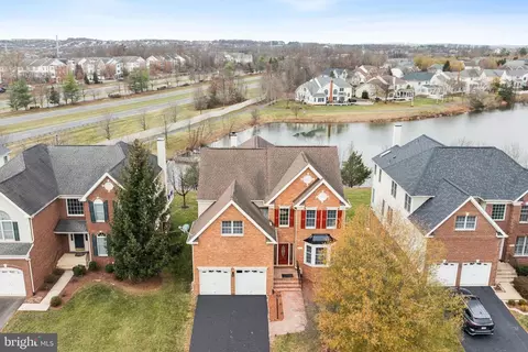 View/Area - 20385 Medalist Dr, Ashburn, VA 20147 photo 1 of 9