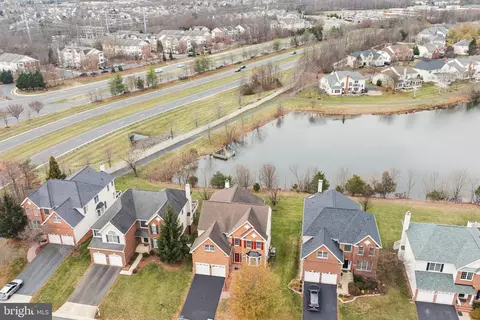 View/Area - 20385 Medalist Dr, Ashburn, VA 20147 photo 2 of 9